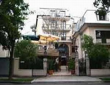 Hotel Piccolo Mondo Bukarest Exterior foto